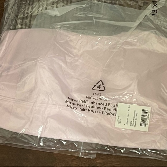 NWT Lululemon Align Bra *Light Support, C/D Cup
Meadowsweet Pink size 4 - Picture 2 of 2